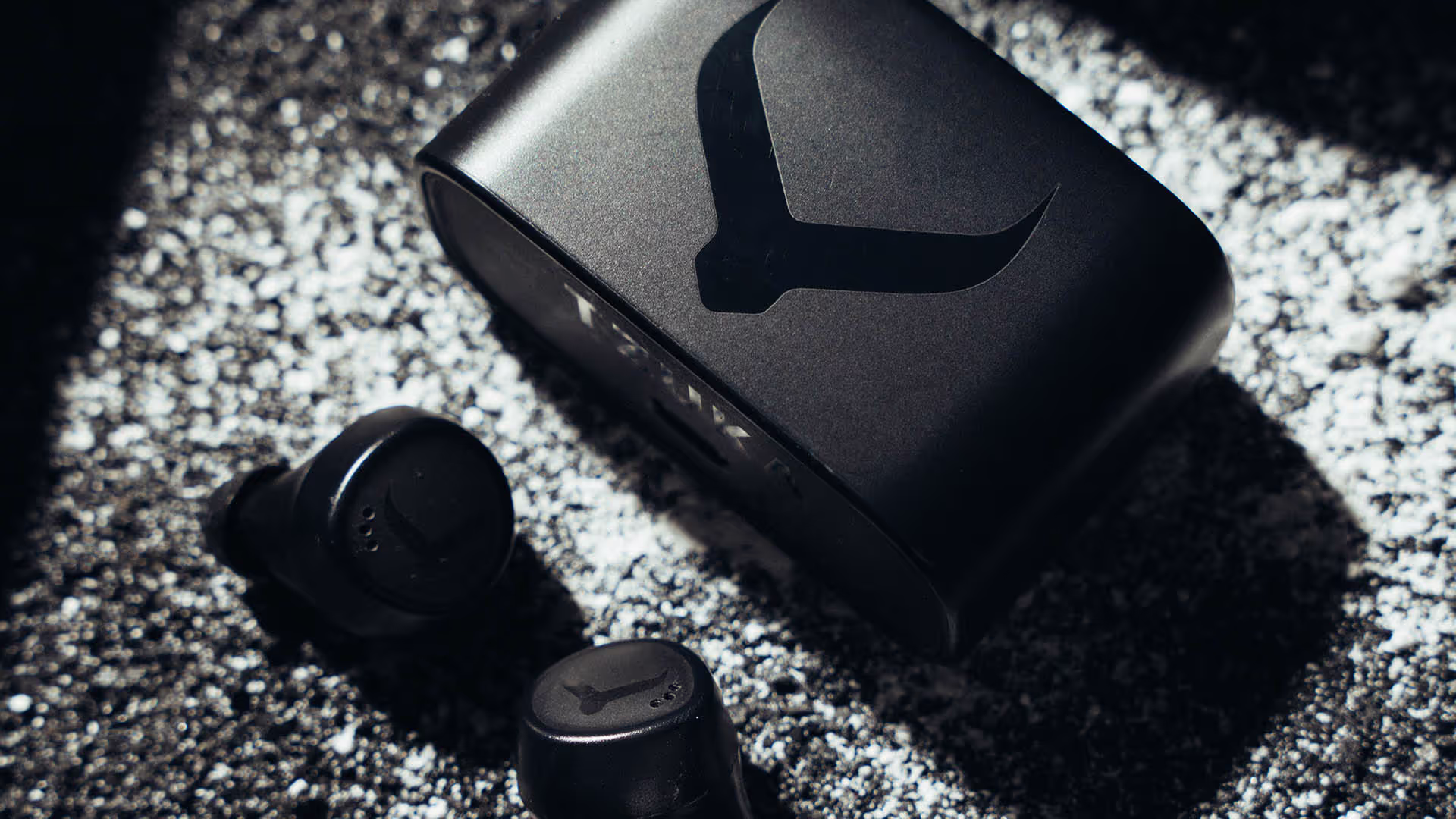Charging case